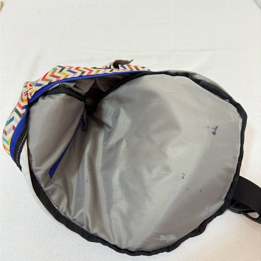 Kavu Multicolor Chevron Sling Bag - Picture 9 of 9
